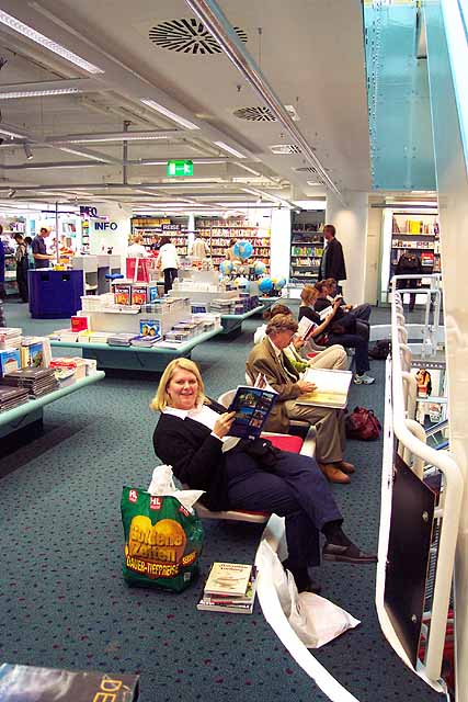 On the 3rd floor of Hugendubel München, a large bookstore.